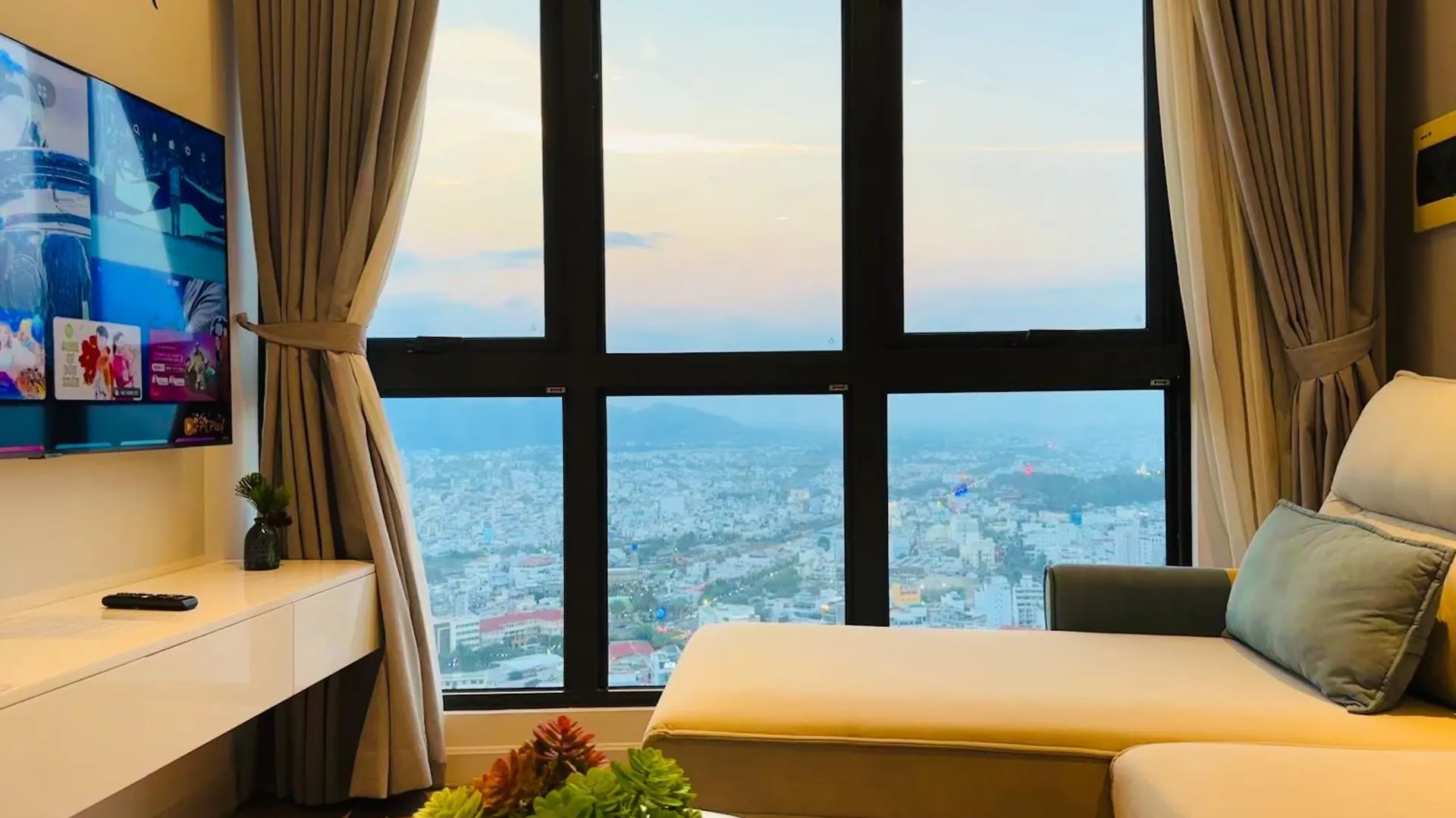 Gold Coast Nha Trang Luxury Apartment - Ocean View
