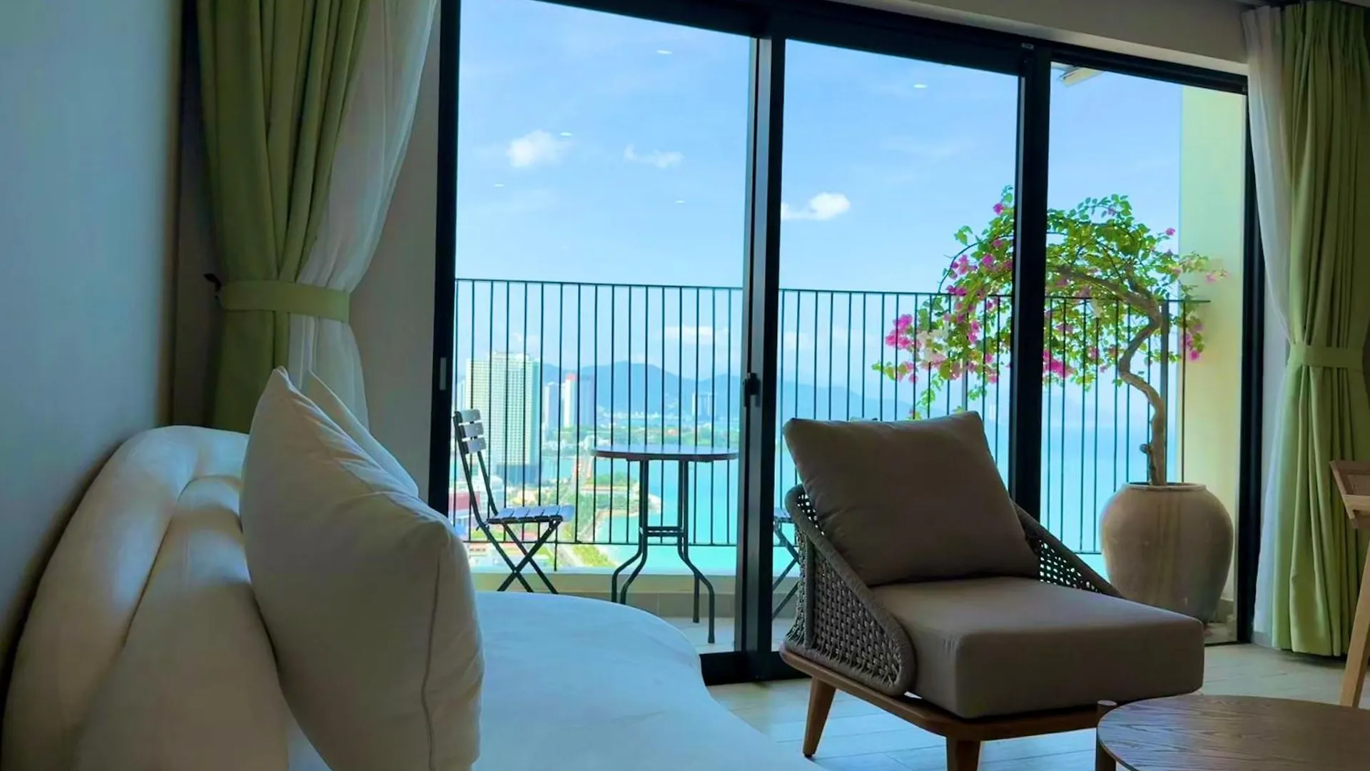 Gold Coast Nha Trang Luxury Apartment - Ocean View
